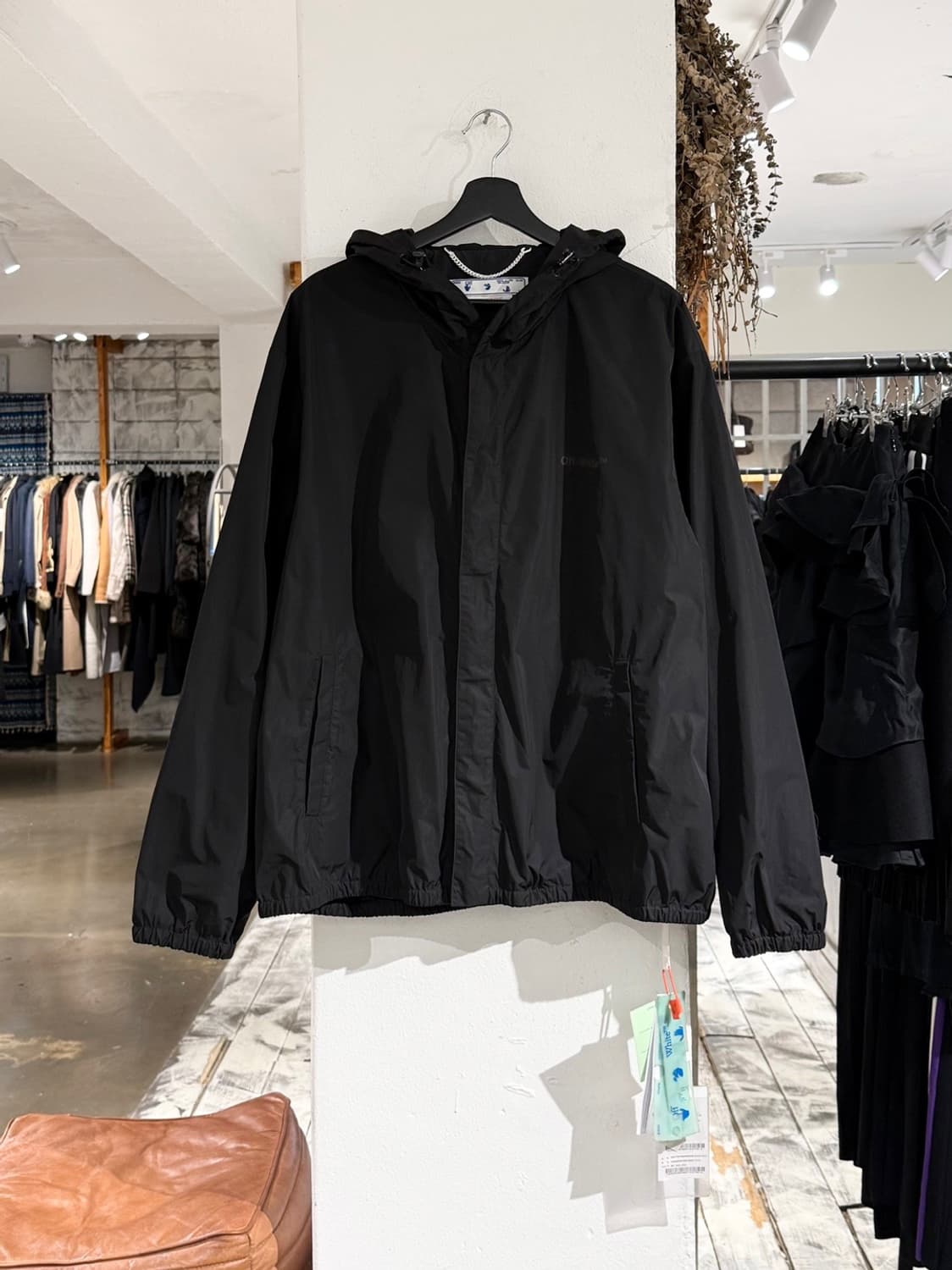 오프화이트 22fw 블랙 디아그 탭 윈드 브레이커 상품이미지1