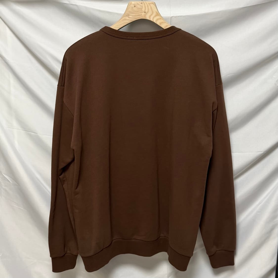 [S+급/L] 셀린느 글리터 로고 맨투맨 브라운 상품이미지4