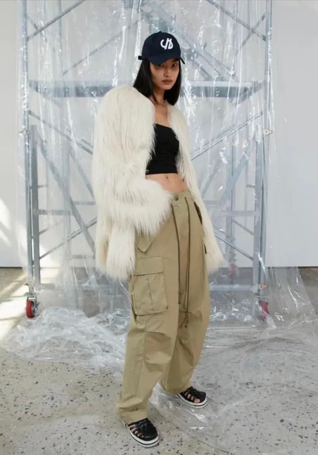 S/E/O long hair faux fur coat 상품이미지1