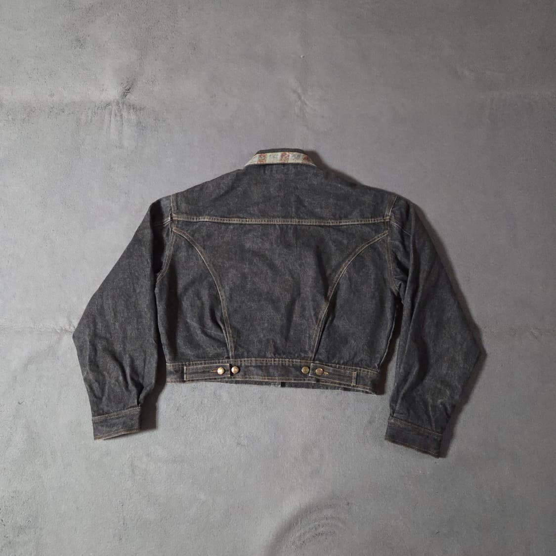 FANATIK 오버사이즈 크롭 데님 트러커 자켓 상품이미지4