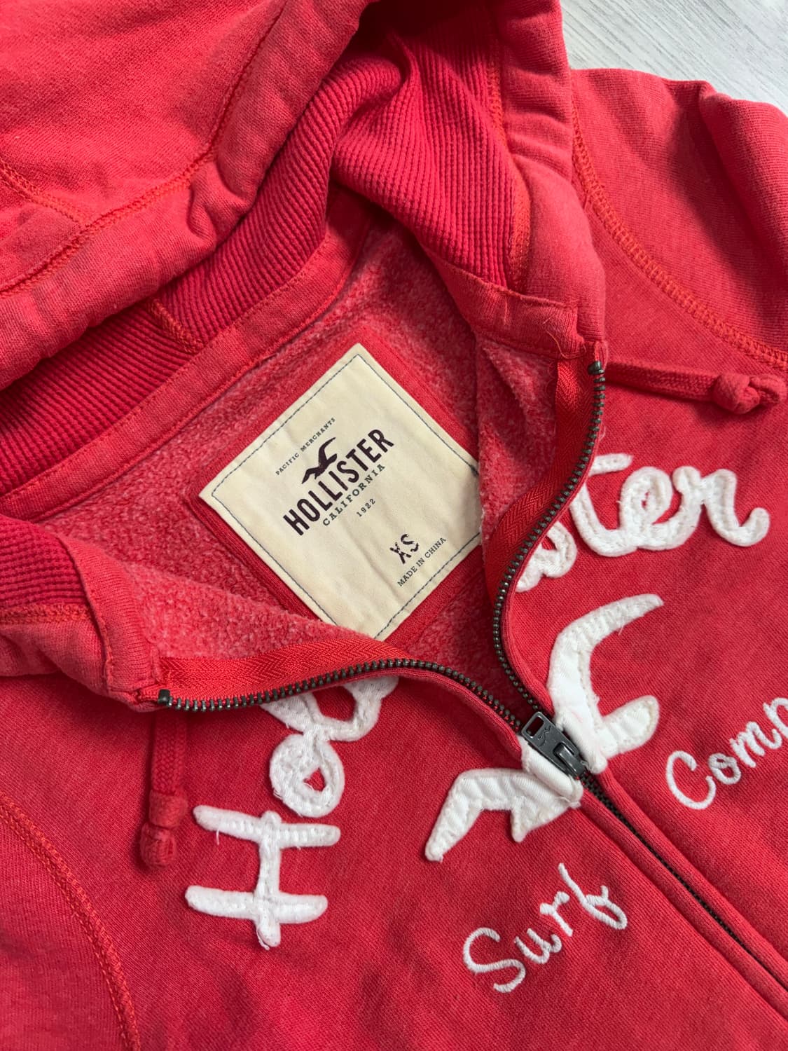 홀리스터 슬림핏 후드집업 레드 상품이미지4