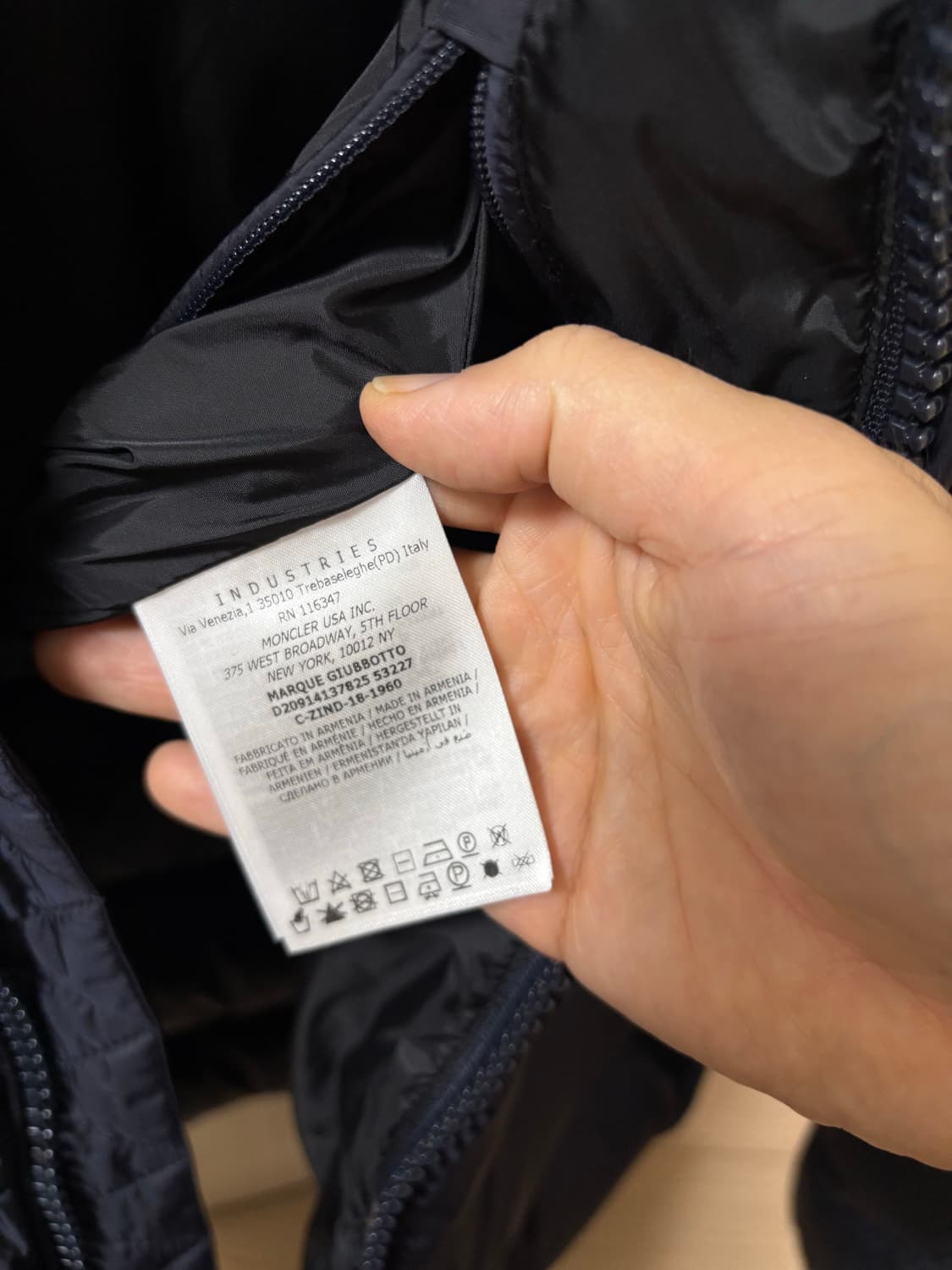 몽클레어 마르크 2사이즈 판매합니다. 상품이미지9