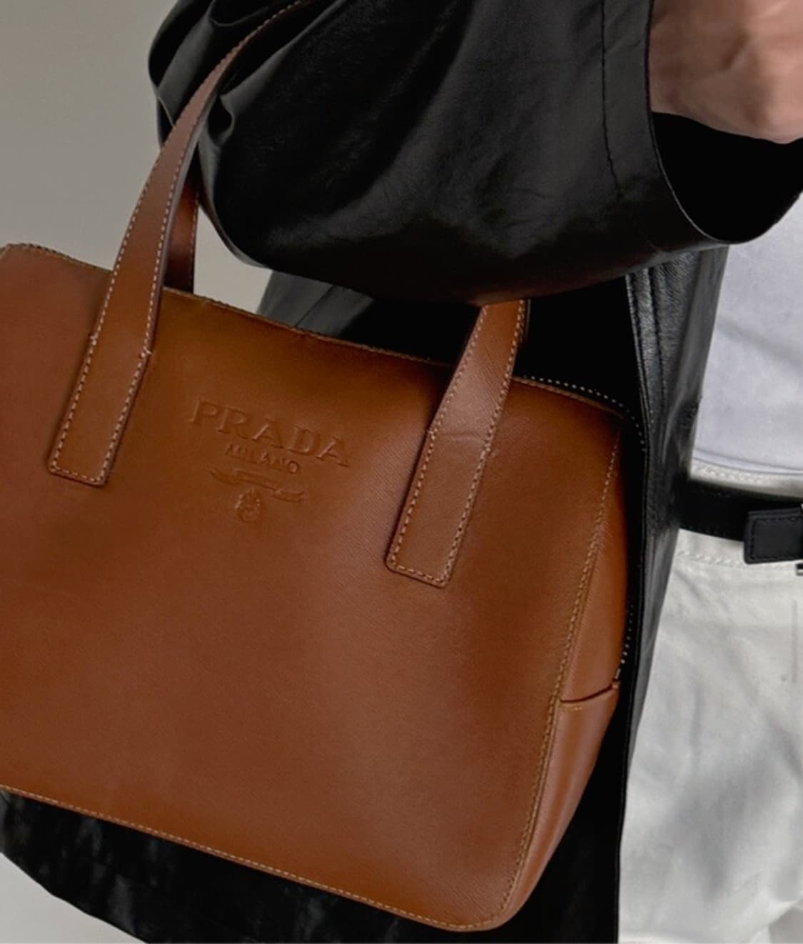 프라다 레더 토트백 상품이미지3