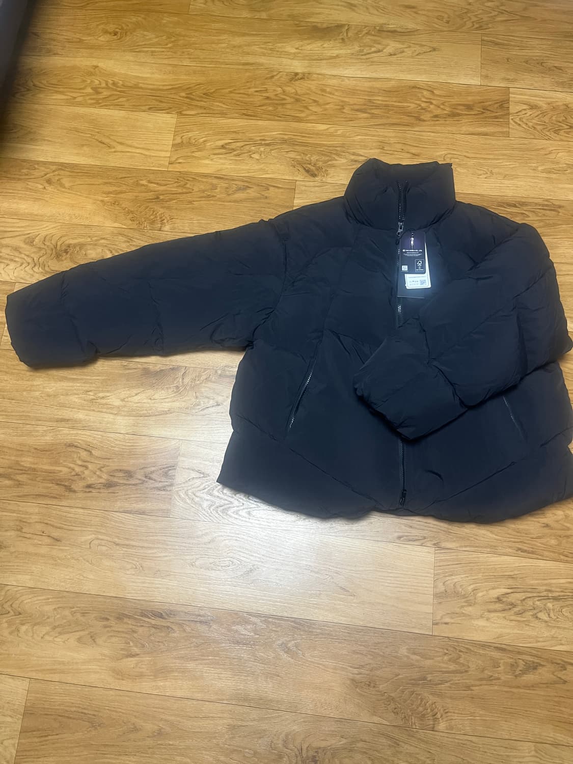 무탠다드 스트럭처드 다운 푸퍼 숏패딩 새상품 판매합니다. 상품이미지1