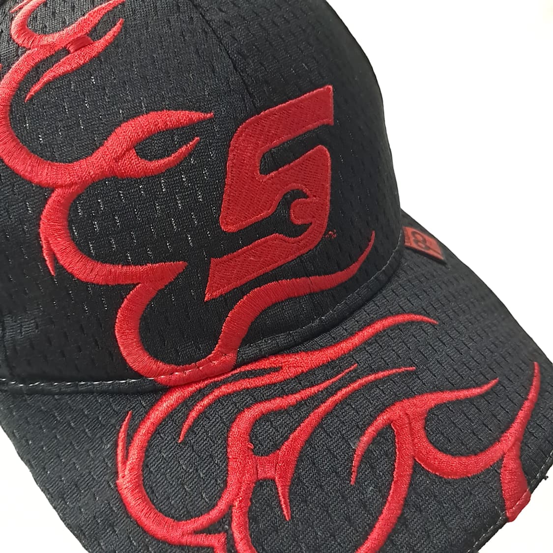 스냅온 90주년 기념 블랙 & 레드 플레임 메쉬 캡 P2115 상품이미지1