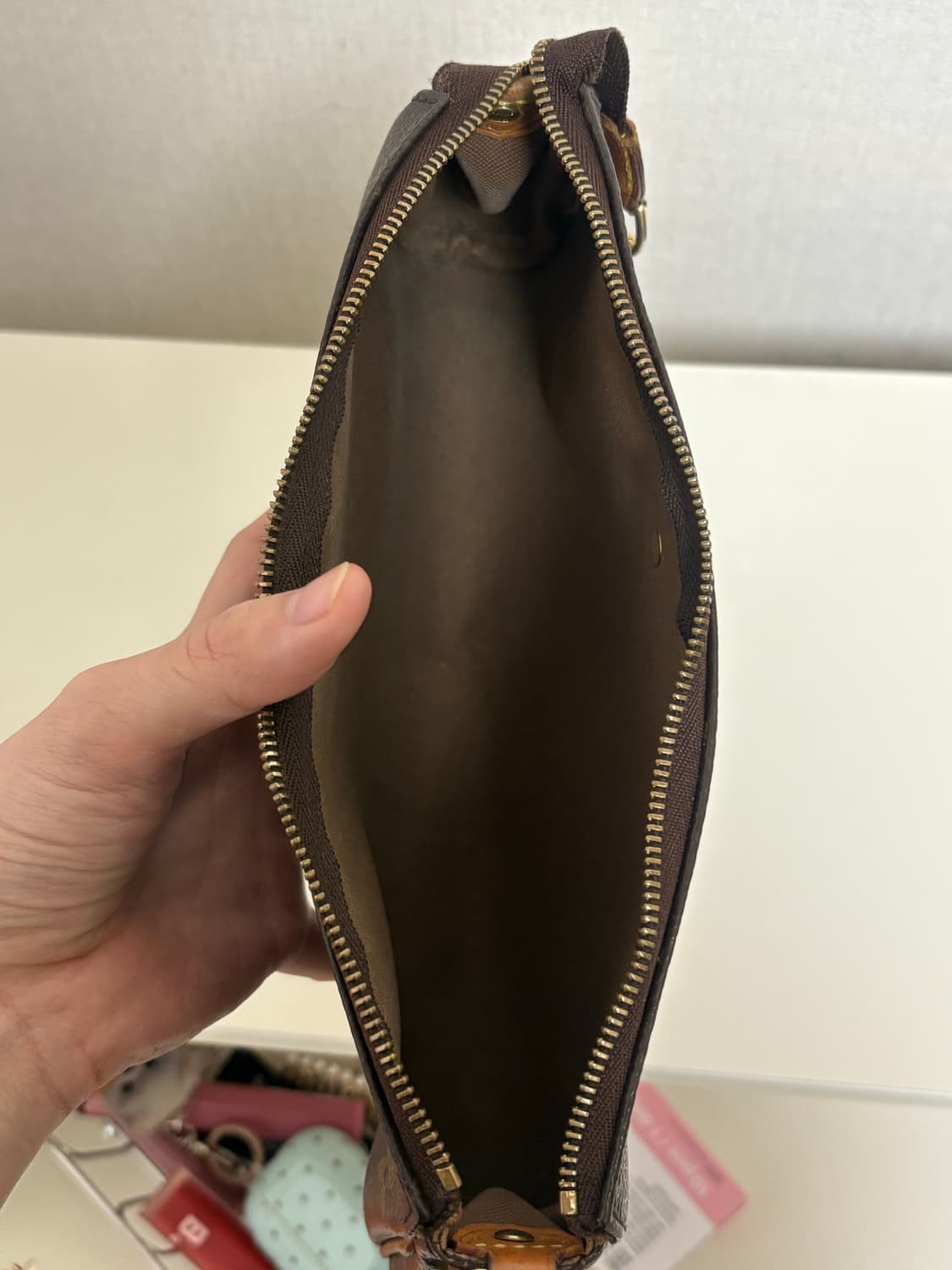 루이비통 에바 클러치 상품이미지5