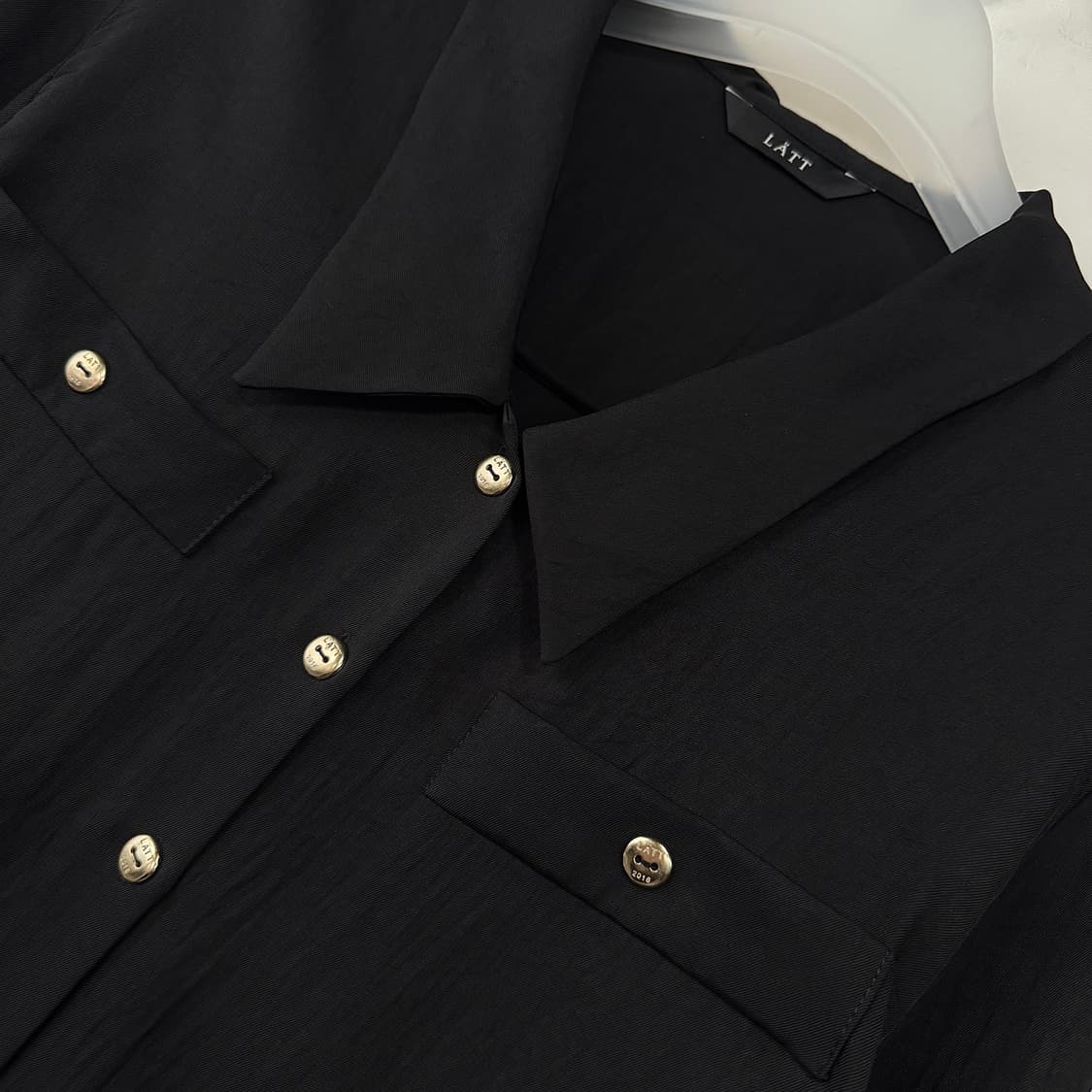 LATT 23 로고 버튼 블라우스 상품이미지2