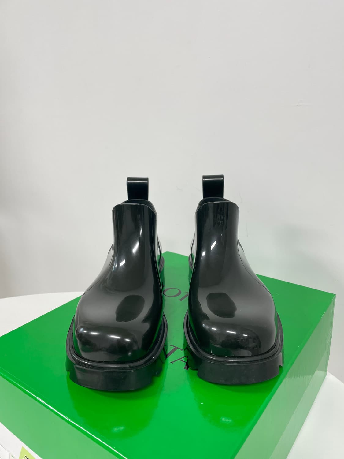 새상품 보테가 베네타 스트라이드 샤이니 러버 앵클 부츠 장화 보틀 그린 상품이미지5