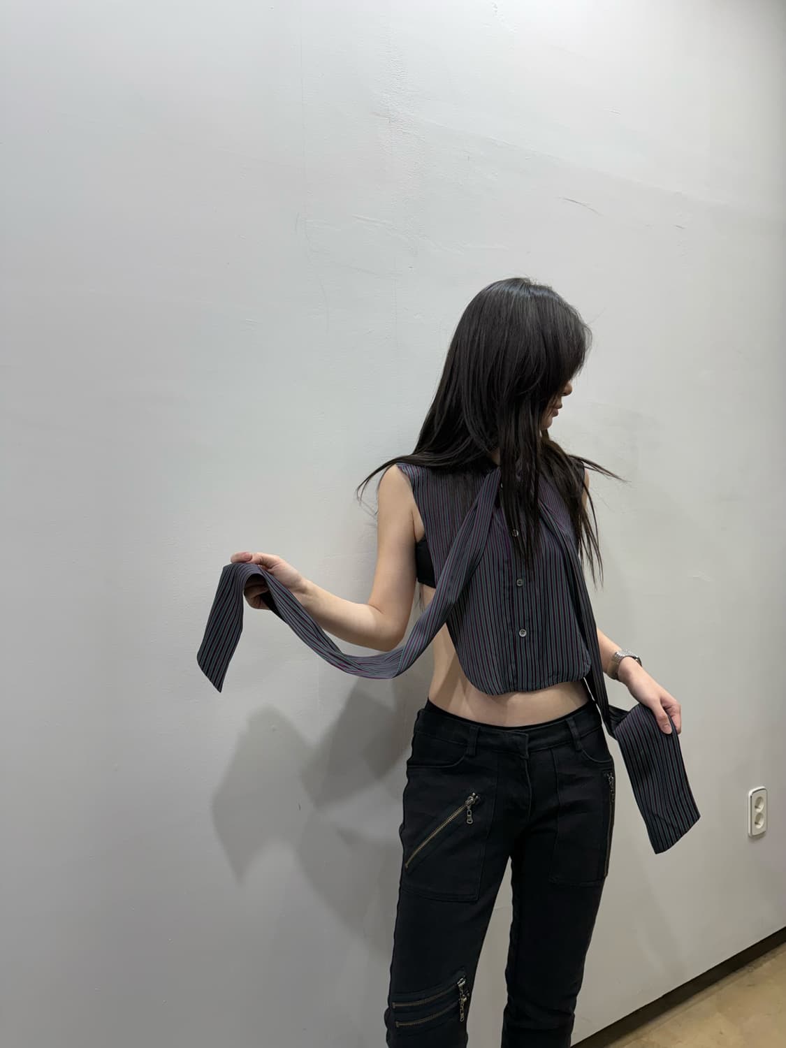 언더커버 수 언더커버 넥 스트랩 디테일 백 오픈 탑 상품이미지1