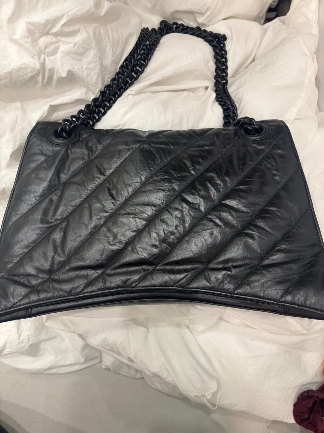 발렌시아가  미디엄 체인 백 퀄티드 블랙 상품이미지6