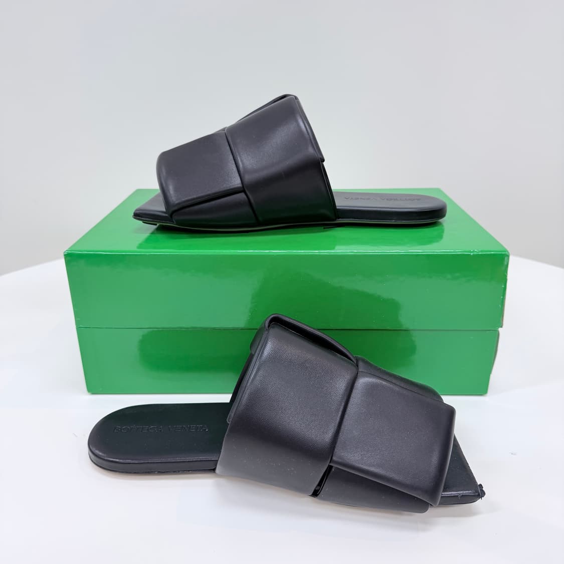 [S급/270] 보테가 베네타 패치 뮬 샌들 슬리퍼 블랙 상품이미지4