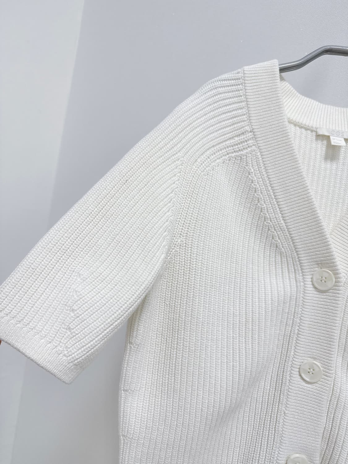 코스 반팔 코튼 니트 립 가디건 상품이미지3