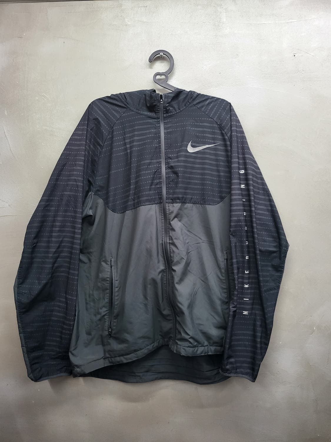 나이키 런닝 바람막이 블랙 가슴60 기장66 상품이미지1