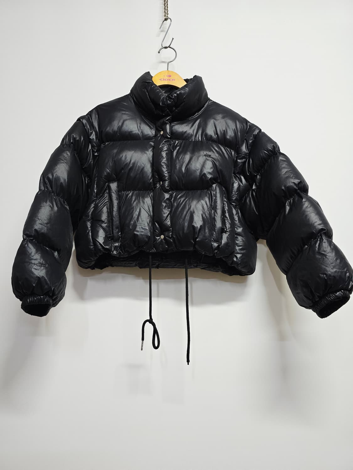 OUR 블랙 크롭 숏패딩 상품이미지1