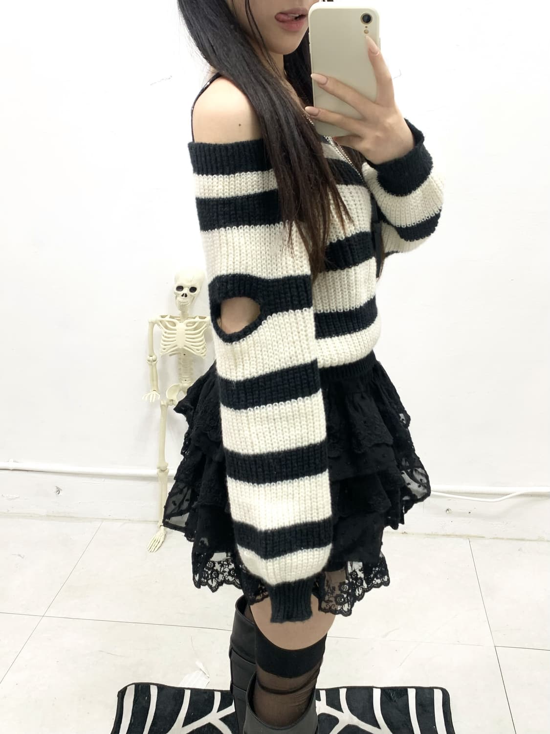 펑크 미사깔 아일렛 스트라이프 오프숄더 트임 니트 상품이미지3