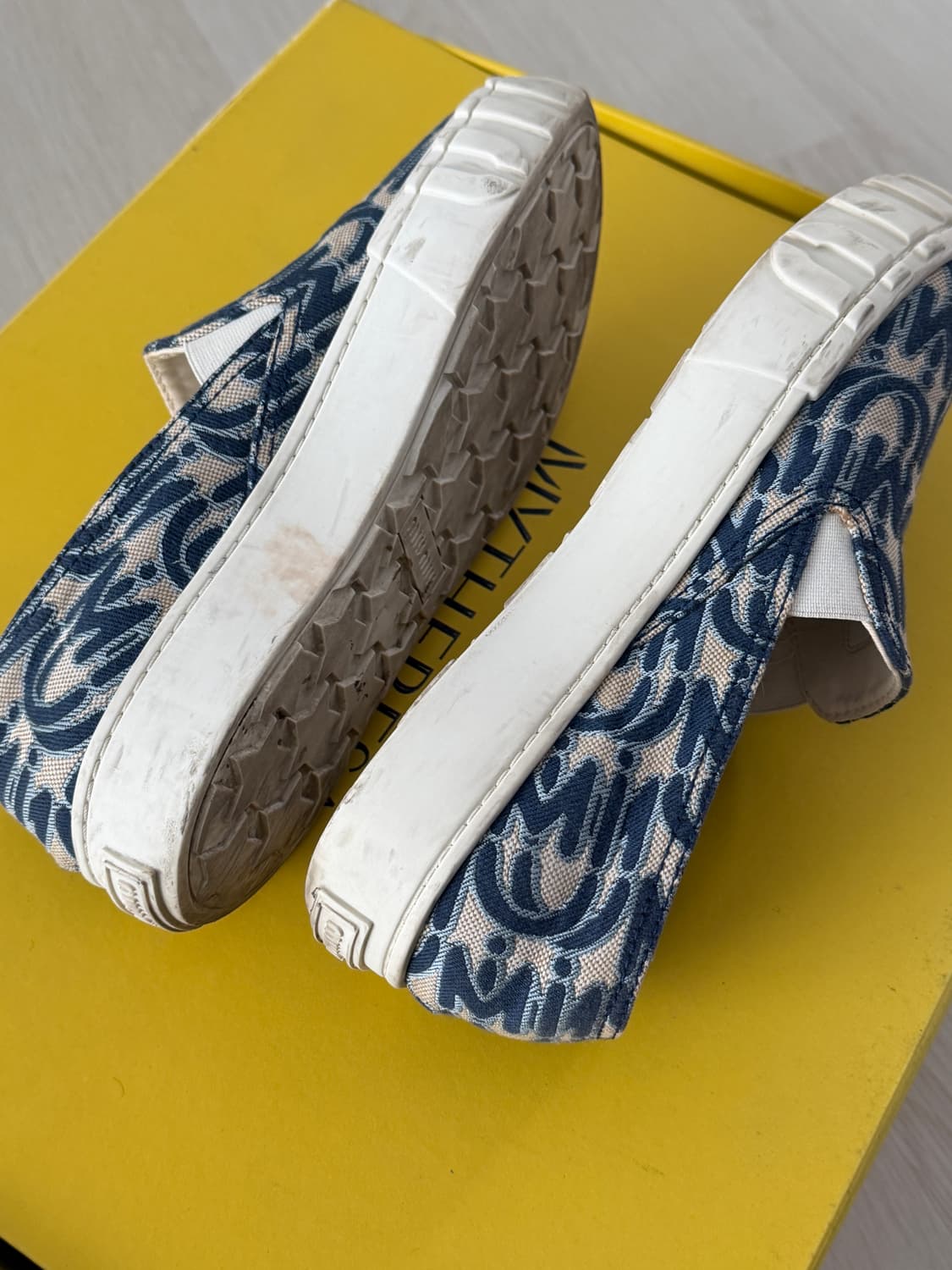 미우미우 스니커즈 37 상품이미지4