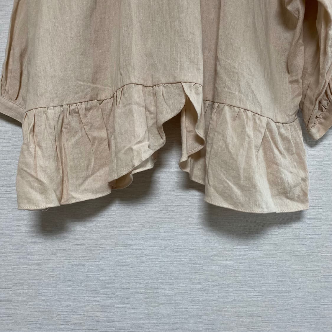 베이지 컷팅 셔링 프릴 블라우스 베이지 S 상품이미지6