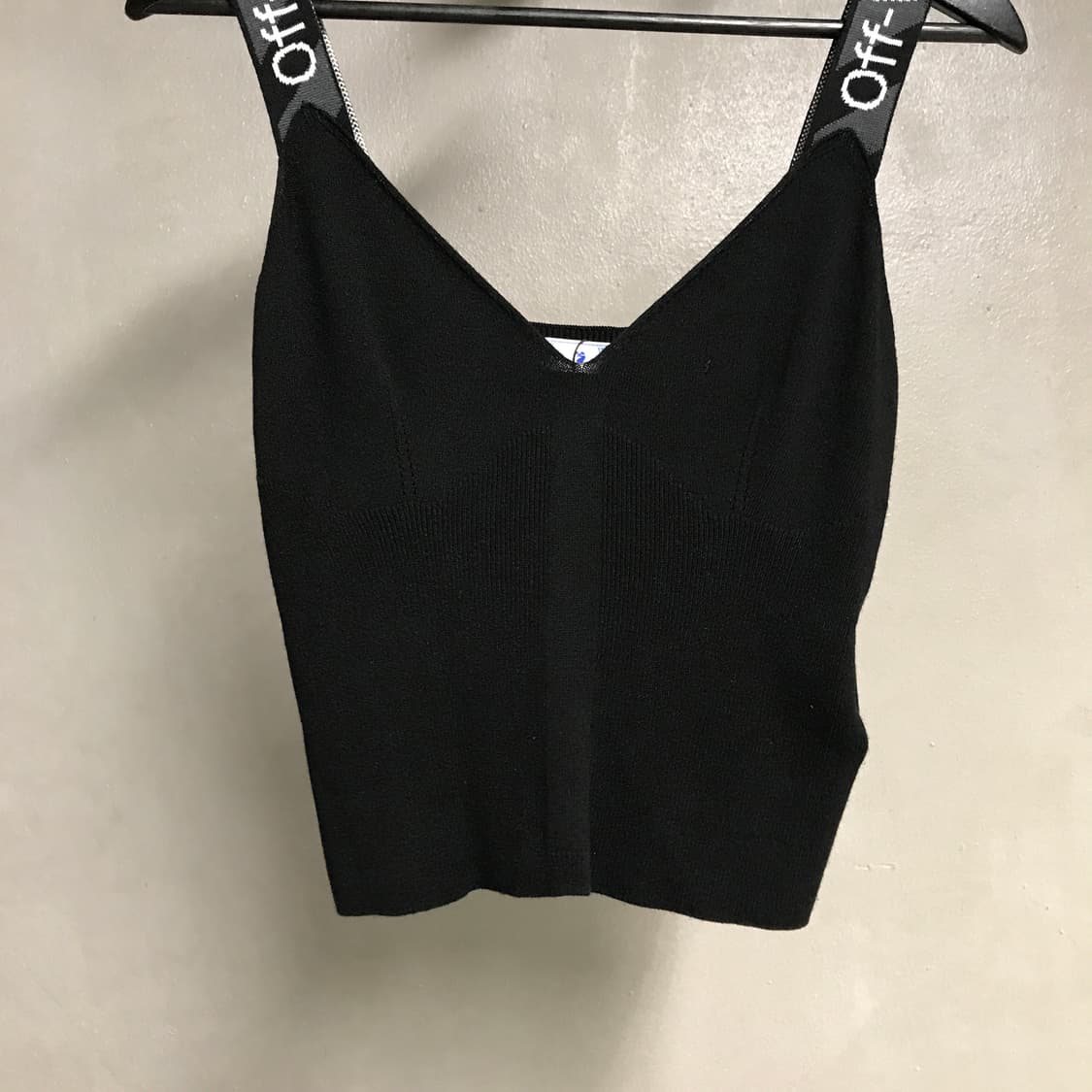 오프화이트 슬리브리스 탑 42(W) 상품이미지3