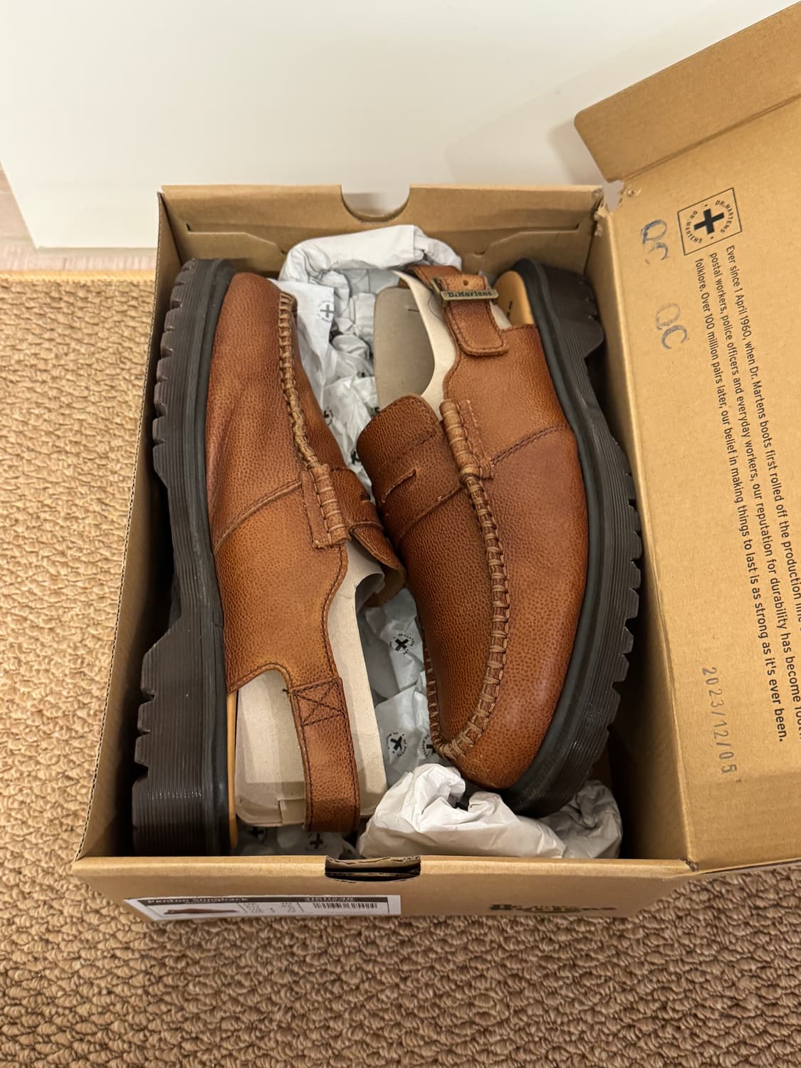 닥터마틴 페니로퍼 슬링백 상품이미지3