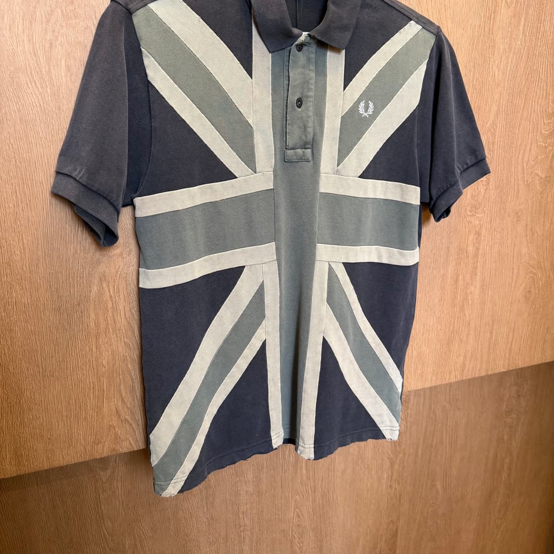 프레드 페리 카라 반팔 티셔츠 유니언잭 패턴 자수 로고 디테일 차콜 상품이미지4
