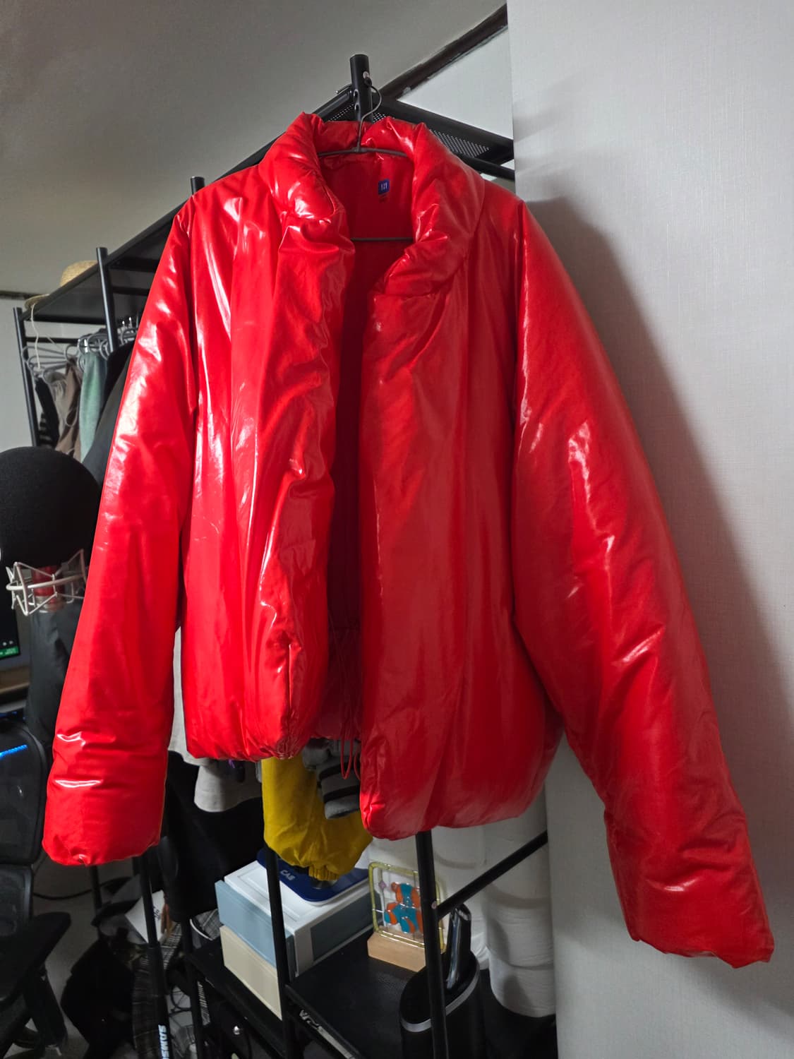 Yeezy gap 레드 유광 패딩 상품이미지1