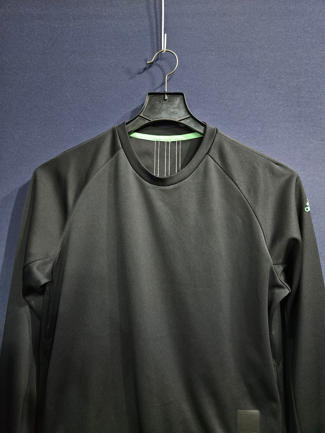 아디다스 삼선 블랙차콜 남성 슬림핏 100 맨투맨  상품이미지7