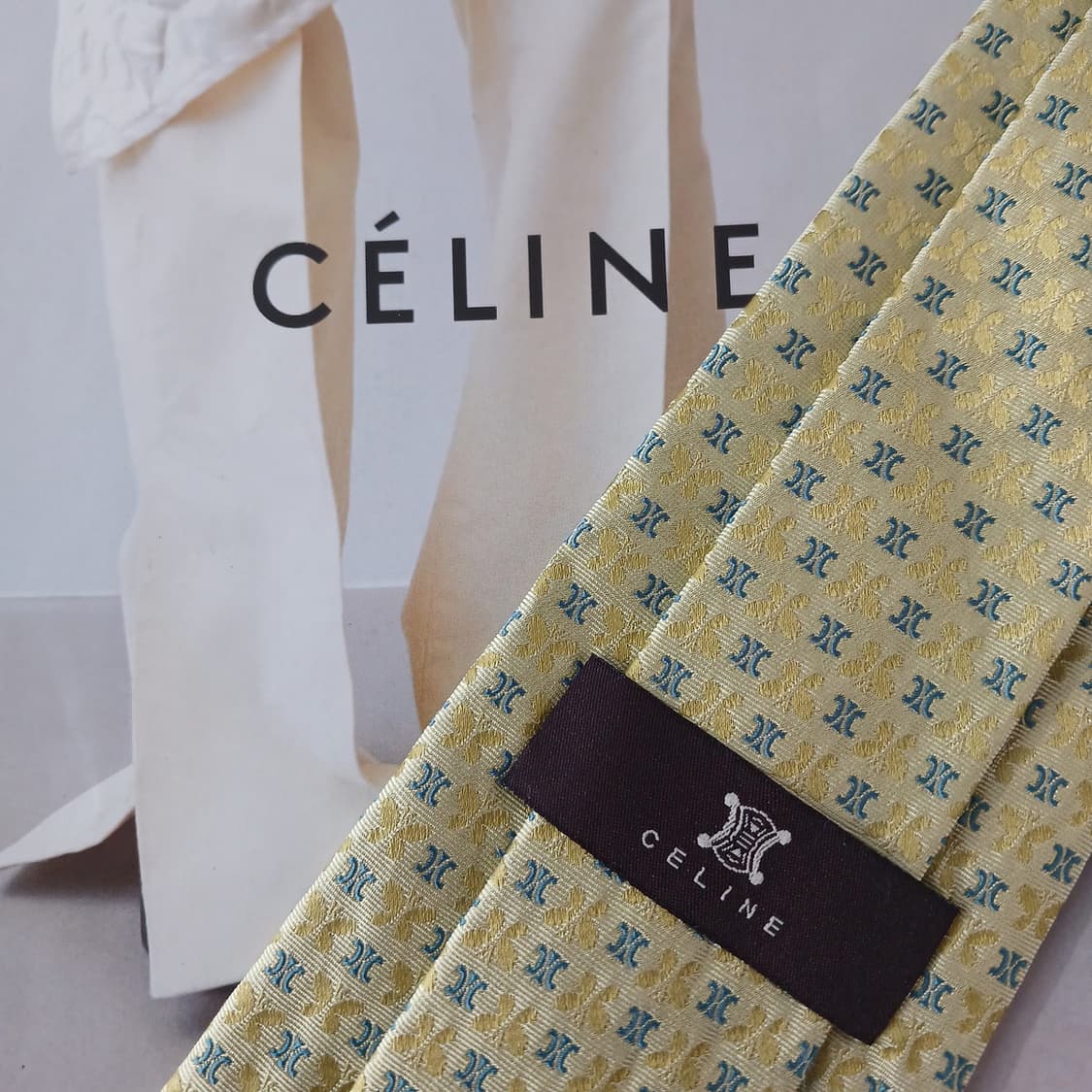 셀린느 실크 로고&나비 자카드 넥타이 9.2cm A+등급 A19030
 상품이미지5