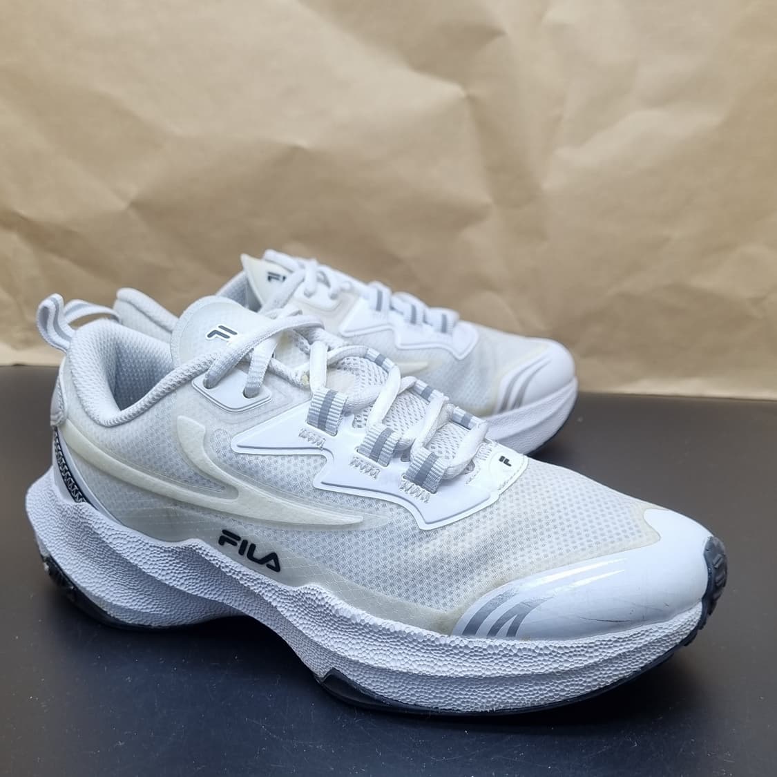 휠라 뉴런3. 여성운동화230  상품이미지1