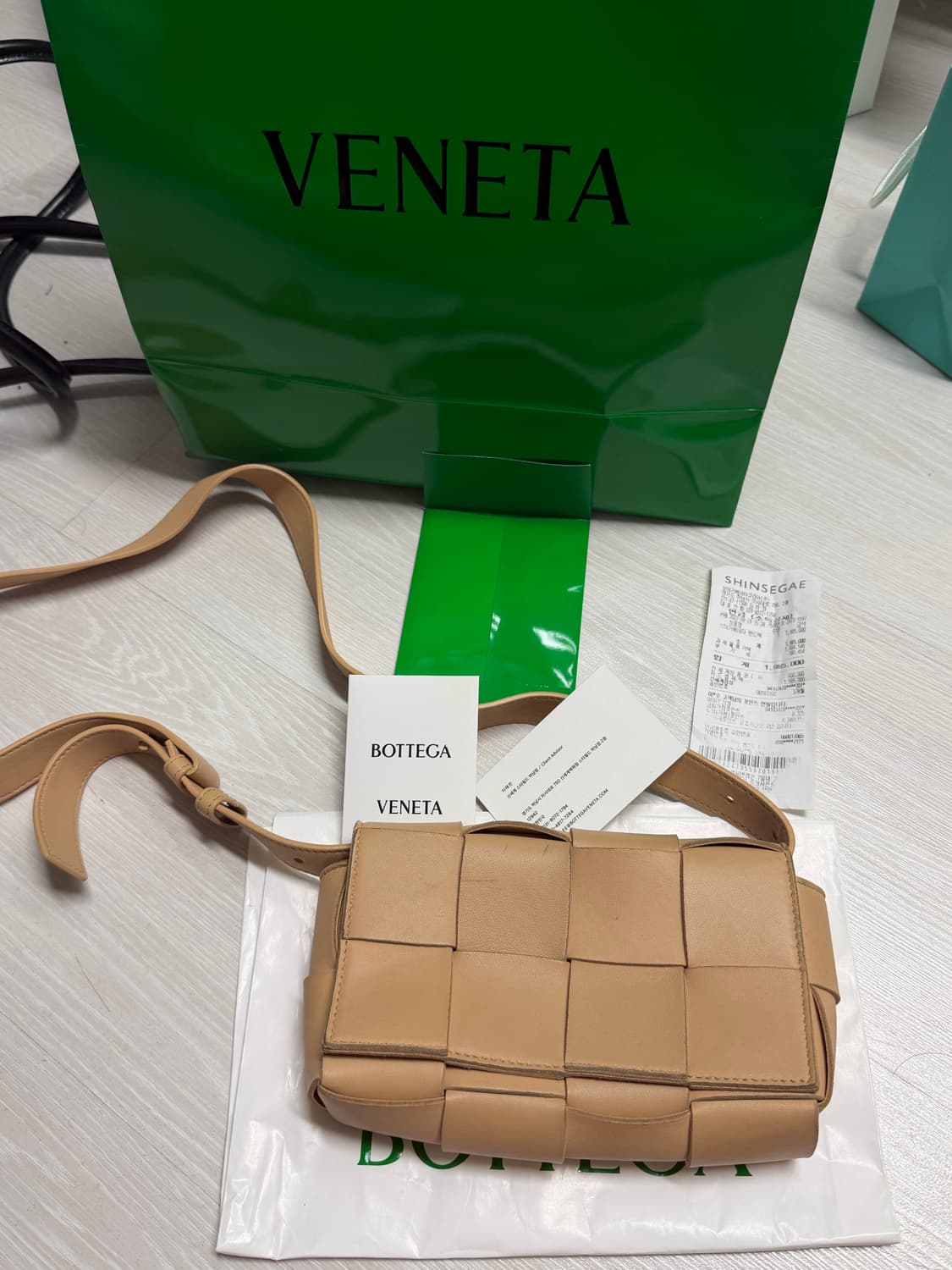 보테가베네타 카세트백 아몬드 상품이미지1