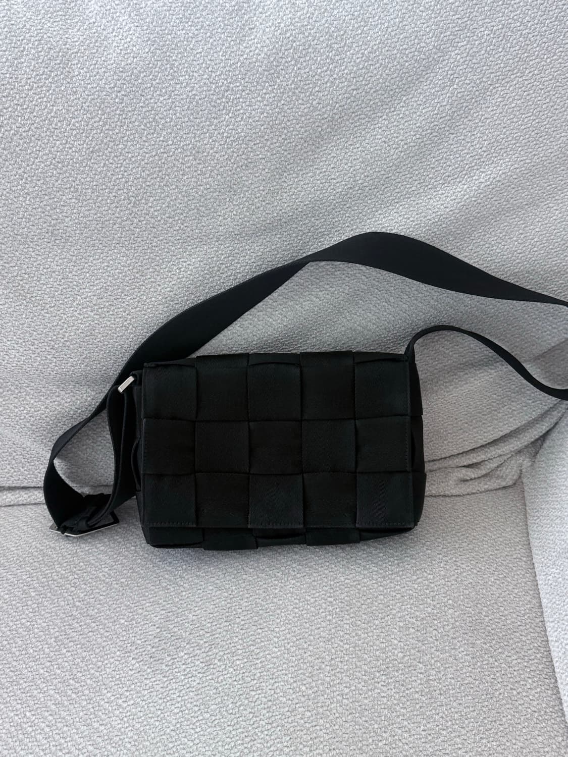 보테가베네타 스몰 웨빙 카세트백 블랙 상품이미지1