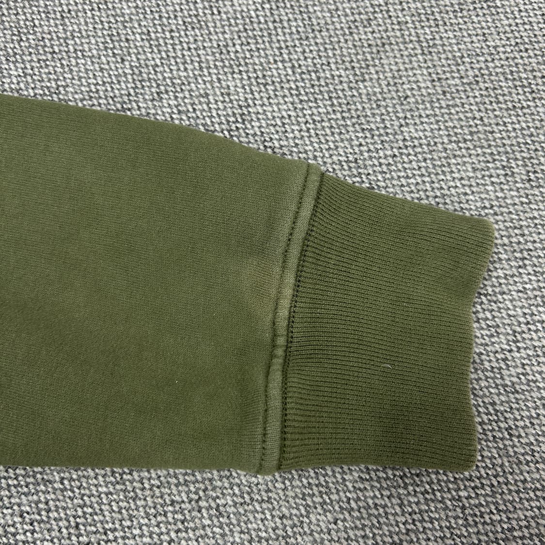 스톤아일랜드 카키 와펜 맨투맨(S) 상품이미지6