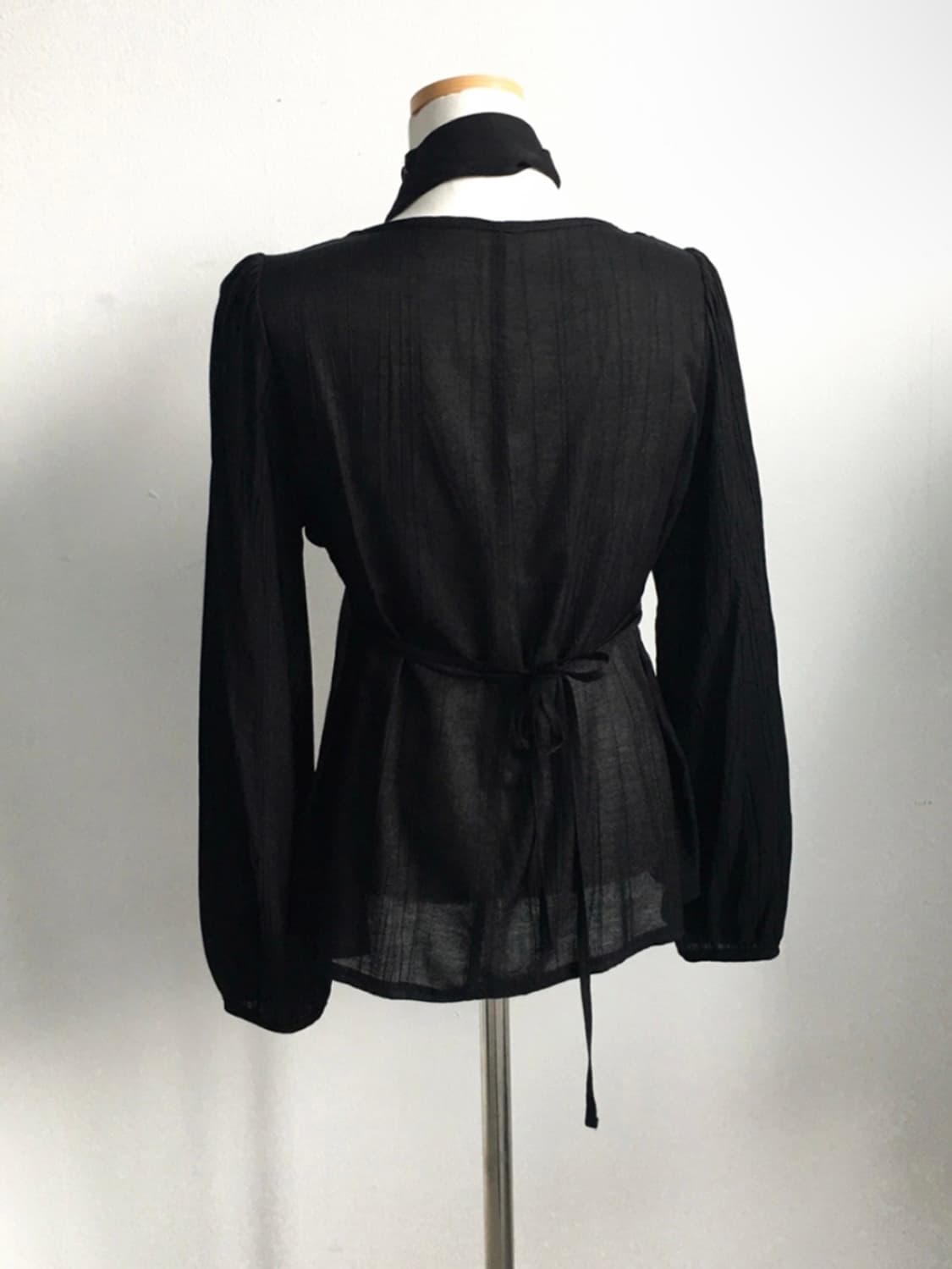 노비카야 Elena scarf blouse 블라우스 블랙 상품이미지5