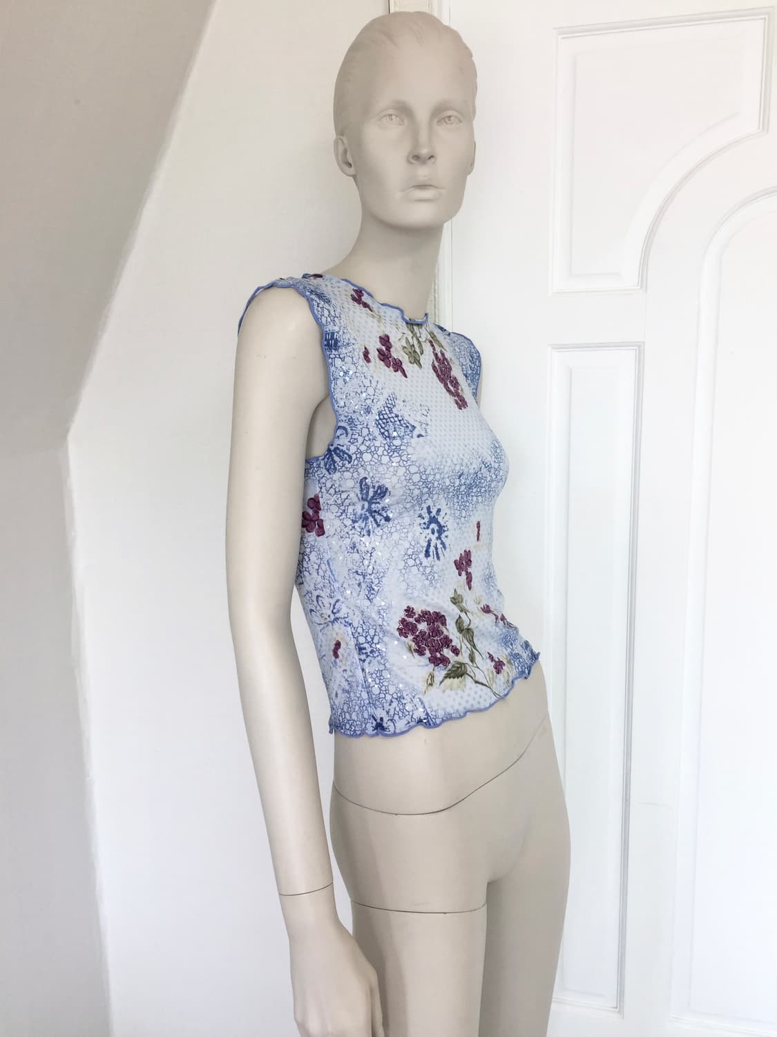 Bebe Sheer Sequin Floral Tank Top 상품이미지2