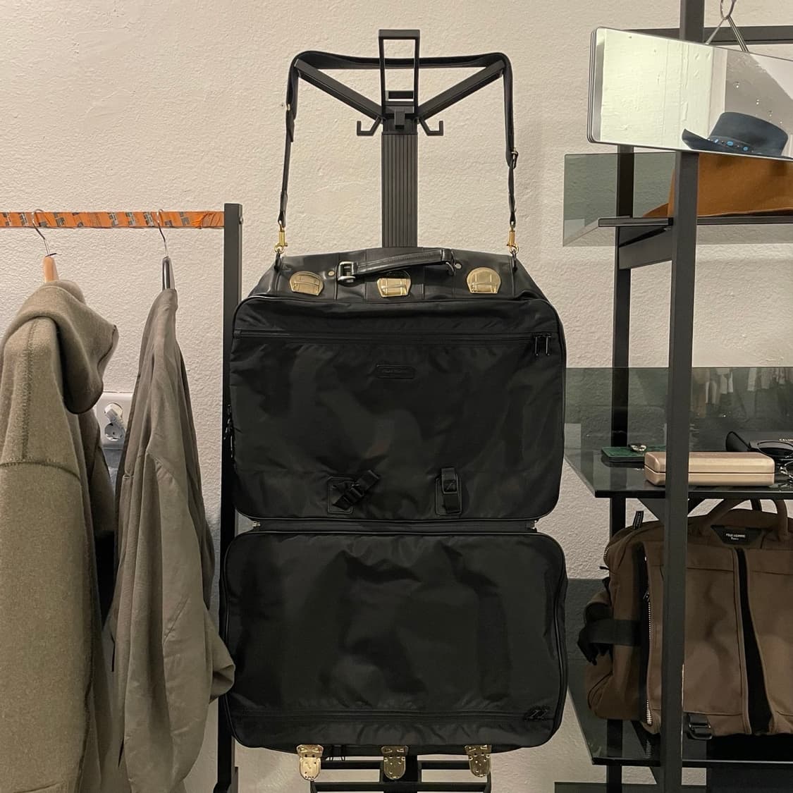 요지야마모토 오버사이즈 레더 크로스백 상품이미지2