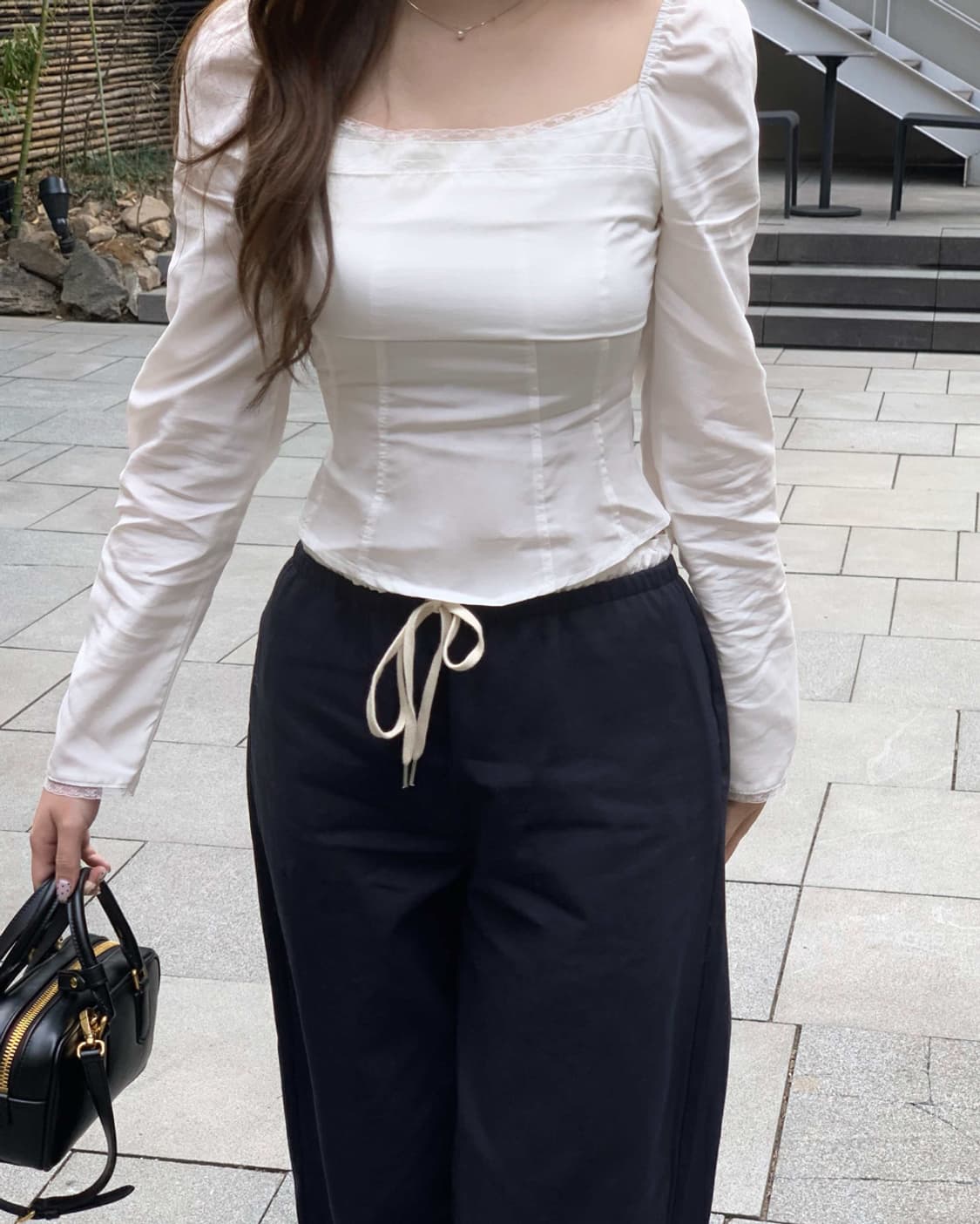 제니오 클린 스퀘어 레이스 블라우스 상품이미지2