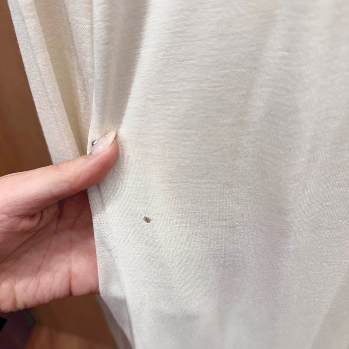 아르마니 익스체인지 레터링 로고 프린팅 긴팔 티셔츠 슬림핏 아이보리 상품이미지10