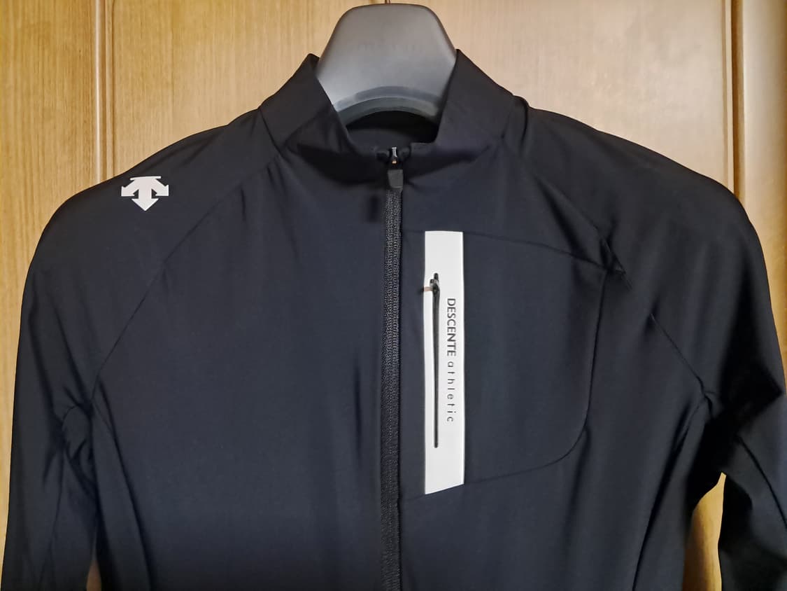 데상트 여성 런닝집업 85 상품이미지4