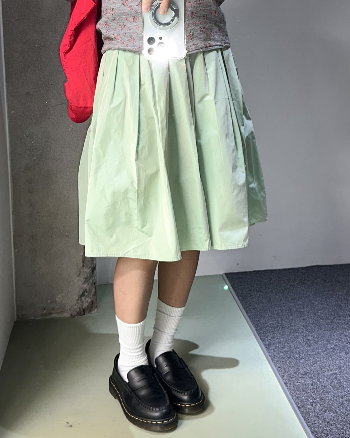 mint silky pleats midi skirt 상품이미지4