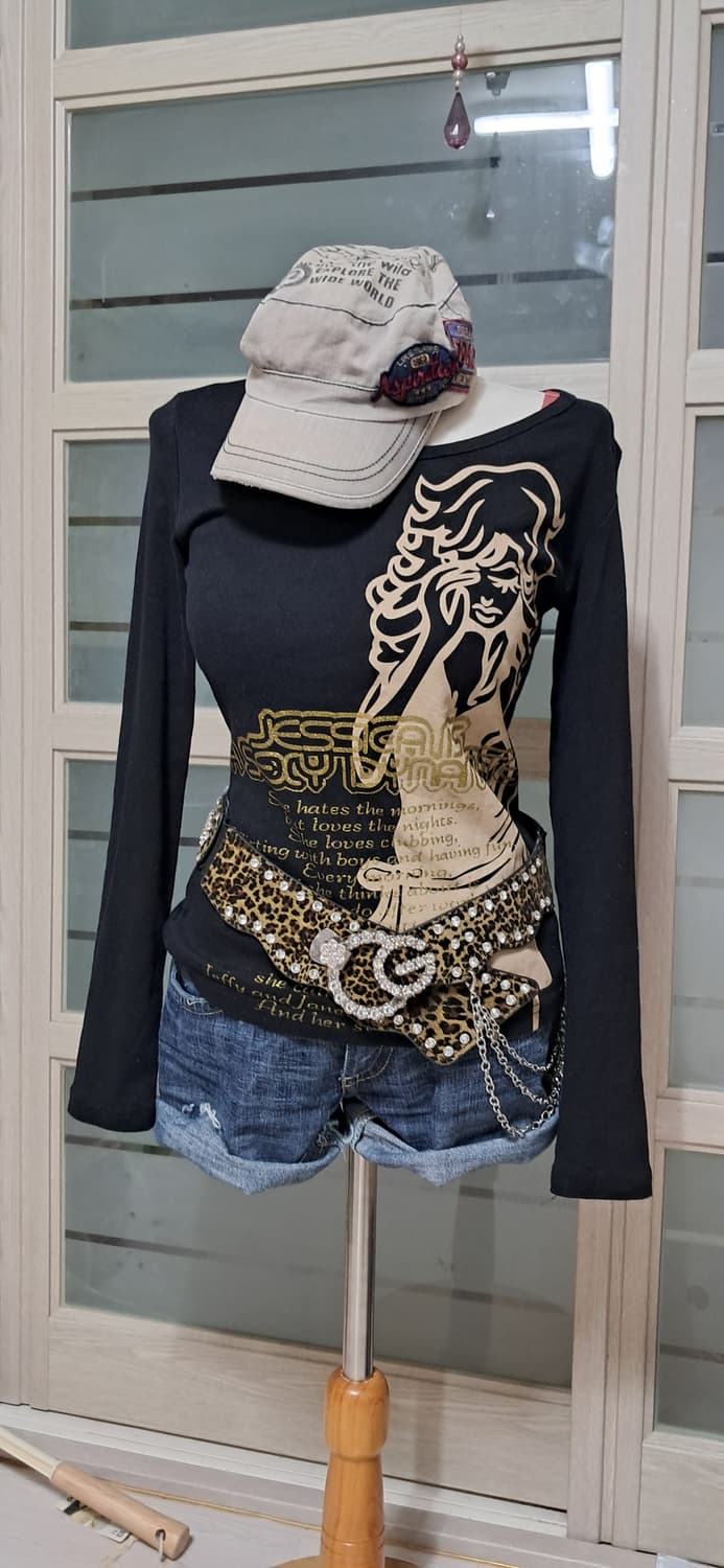 Jeffy Sour 골드 글리터 레터링 슬리브 오네갸루 상품이미지4