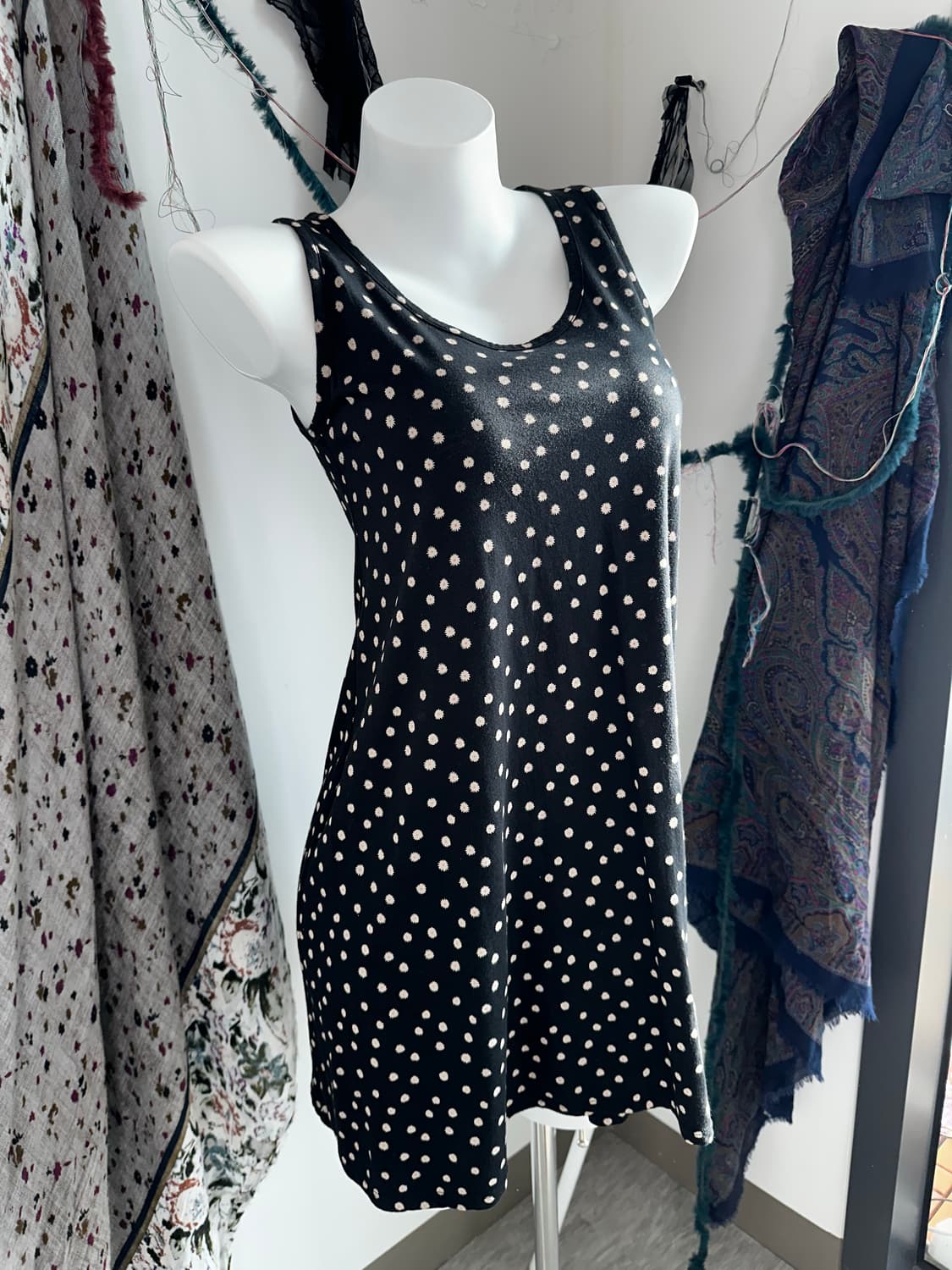 블랙 도트 슬리브리스 원피스 상품이미지3