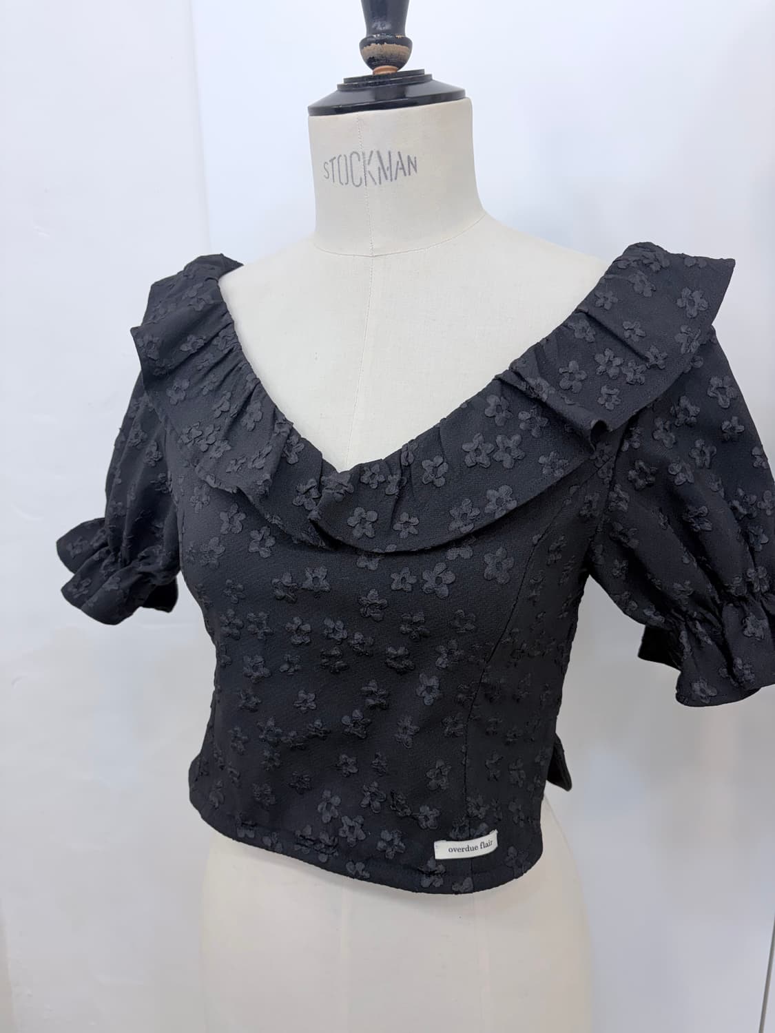 오버듀플레어 러플 자카드 블라우스 블랙 상품이미지6