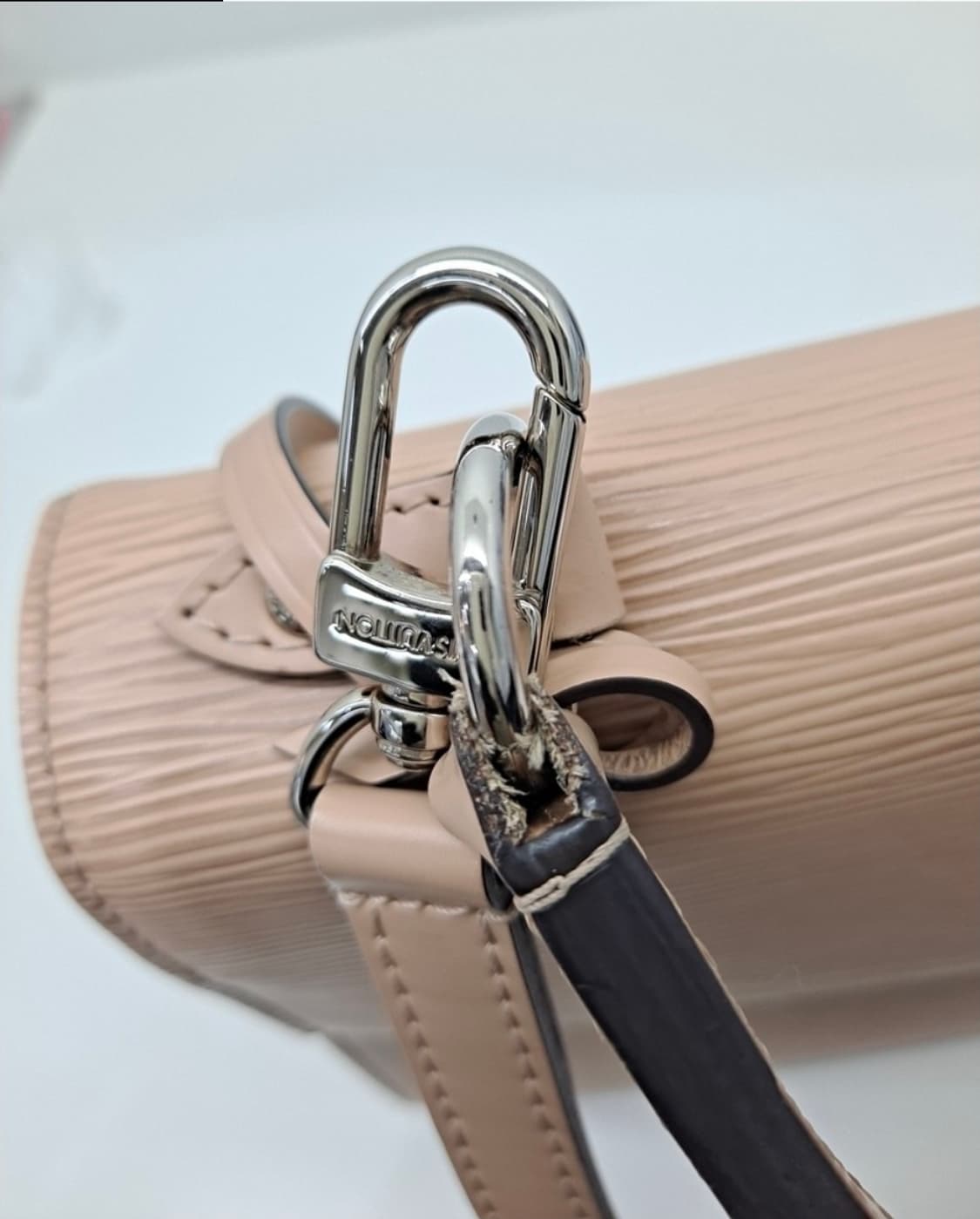 루이비통  클루니 비비 에피 MM사이즈 숄더백 상품이미지4