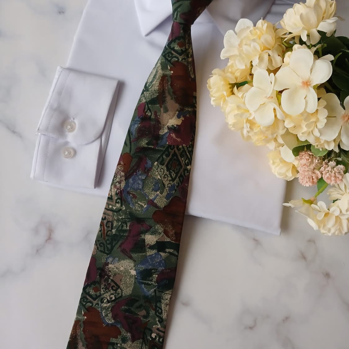 꾸레쥬 실크 다크그린 아트 패턴 넥타이 9.5cm A+등급 A19383
 상품이미지7