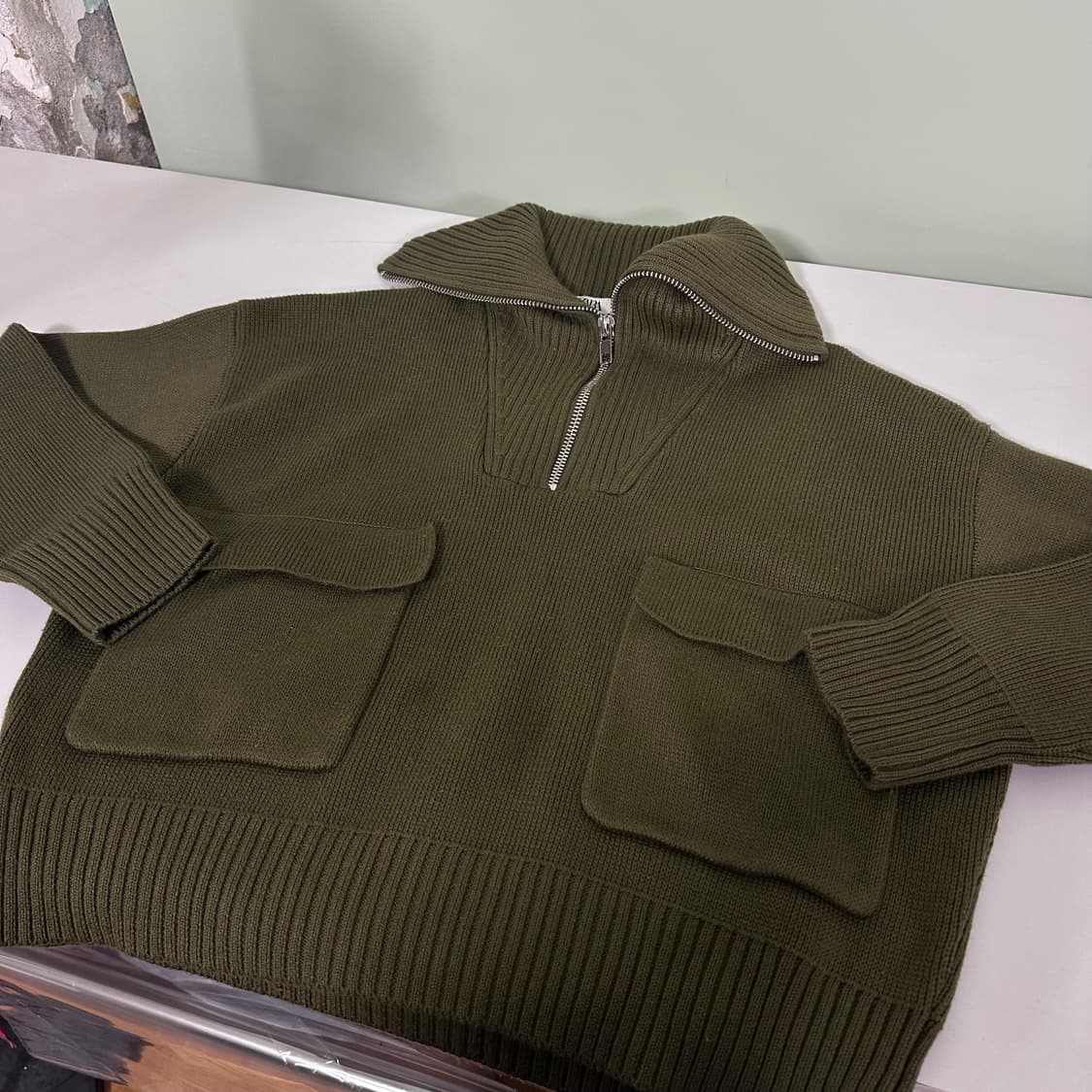 우먼FREE 자라 카키 투포켓 하이넥 반집업니트 상품이미지2