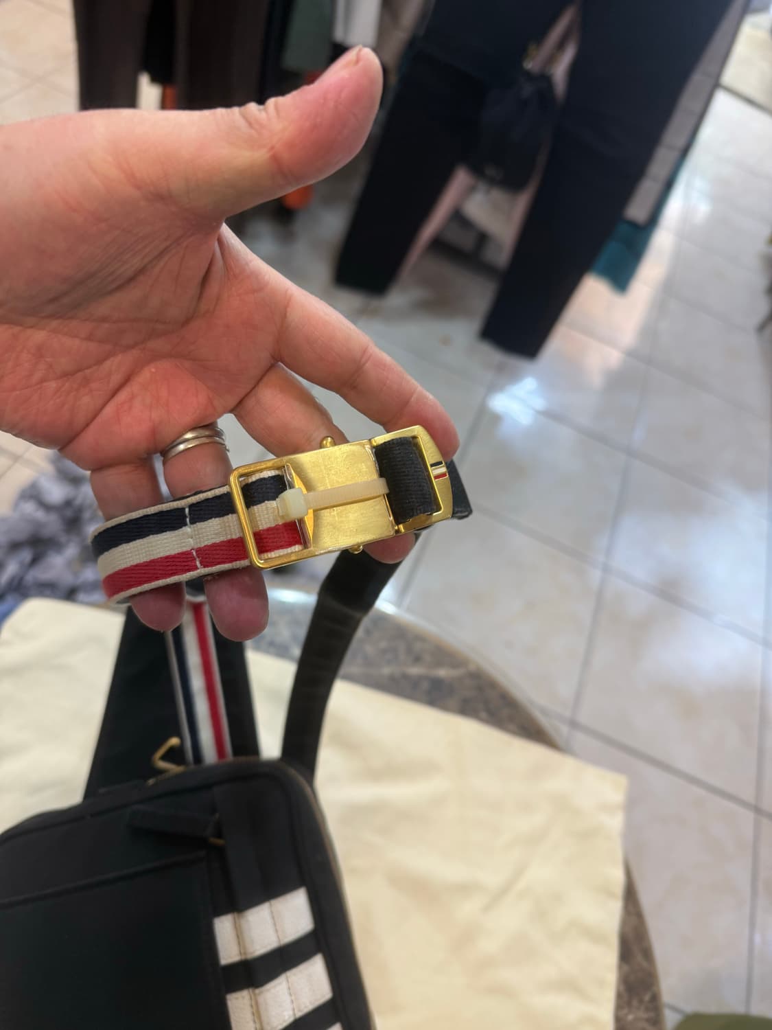 정품 톰브라운 벨트백 팝니다 상품이미지6