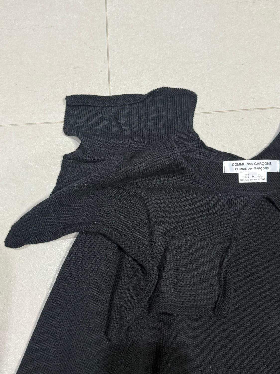 2022 꼼데가르송 어깨 원단 결합 디테일 니트 스웨터  상품이미지2