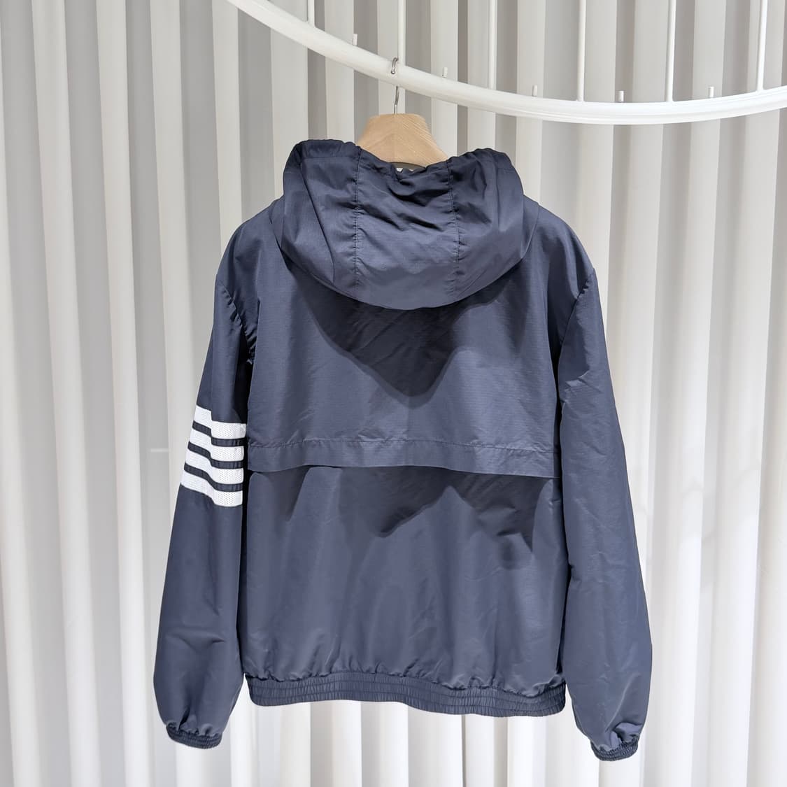 (A+/3) / 톰브라운 사선완장 립스탑 메쉬 네이비 바람막이 상품이미지7