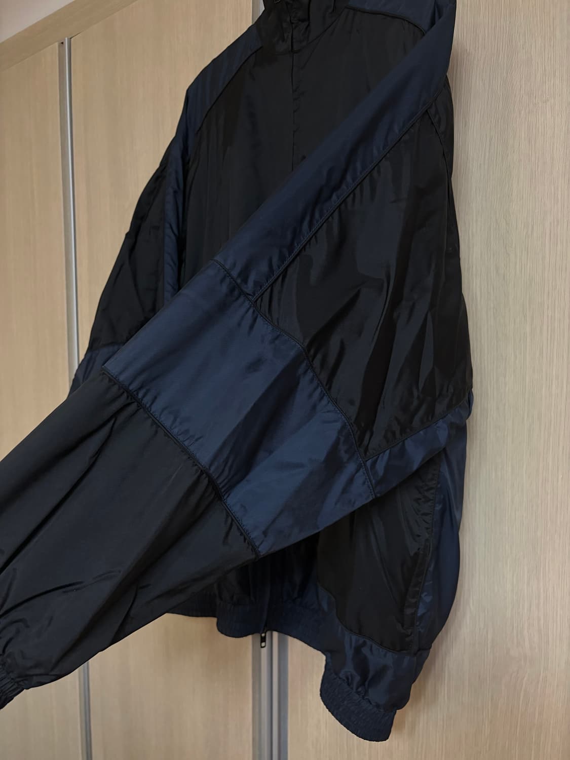 [46/105-100] 발렌시아가 블루블랙 트랙자켓 상품이미지3