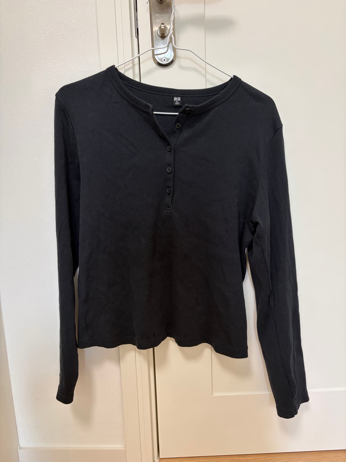 유니클로 헨리넥 티셔츠 (여자) 상품이미지1