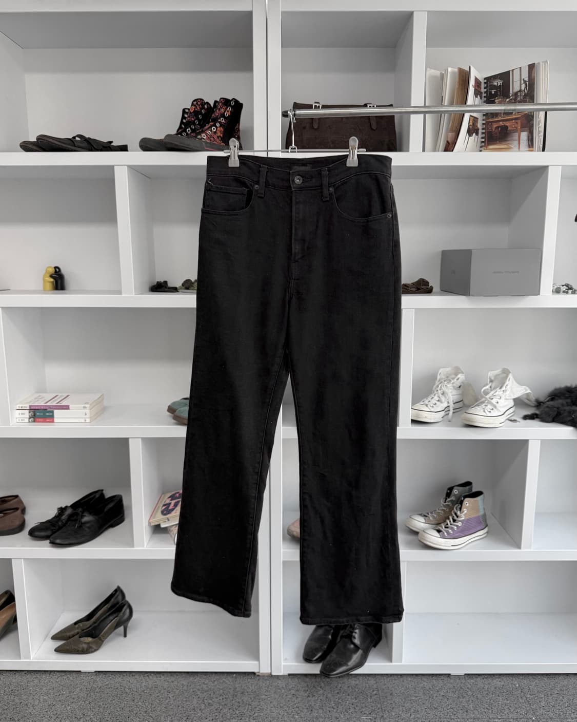uniqlo 블랙 플레어 진 상품이미지1